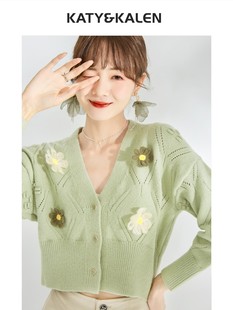 2024年女设计感小众v领针织，开衫短款绿色花朵，毛衣女(毛衣女)长袖外套