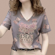 韩国纯棉短袖t恤女士2024夏休闲(夏休闲)时尚，洋气小衫短款上衣v领减龄