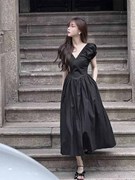 赫本风复古v领夏季小黑裙，度假法式连衣裙女梨形，身材茶歇长裙黑色