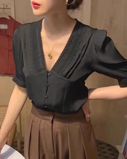 韩国东大门2023夏季女chic上衣，气质蕾丝钩花v领短袖雪纺衬衫