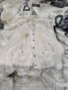 2023年冬季白色仿狐狸毛环保(毛，环保)皮草，外套女短款加厚小香毛毛大衣