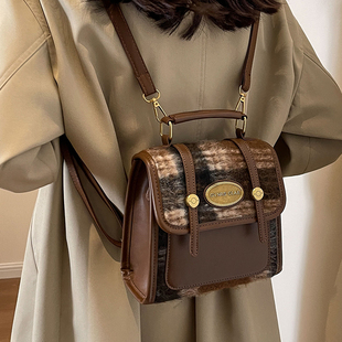 背包女双肩包小众(包小众，)设计包包，2024时尚女生学院风大学生小型书包