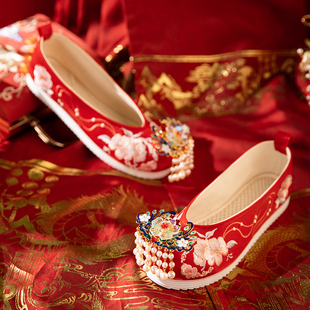 原创古风红色汉服鞋子女，复古中式秀禾婚鞋平底新娘结婚绣花鞋布鞋