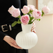 简约现代创意条纹白色陶瓷花瓶高级感客厅餐桌水养插花装饰品摆件