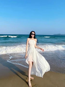 海边度假连衣裙白色超仙沙滩，裙三亚旅行穿搭法式气质露背吊带长裙