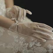 手套女薄款2022韩式短款素纱珍珠，手套包五指，新娘乳白色婚纱礼仪潮
