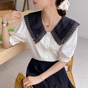 韩国chic夏季简约小众娃娃领蕾丝，钩花褶皱单排扣泡泡，袖衬衫上衣女