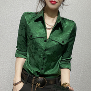 加绒衬衫女2024修身韩版绿色时尚缎面高级感气质衬衣长袖上衣