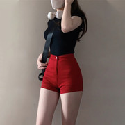 红色美式复古辣妹牛仔短裤，女高腰修身显瘦弹力，夏季阔腿包臀热裤子