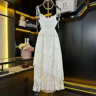 roiltrou重工蕾丝花边拼接白色连衣裙，夏设计(夏设计)感中长款吊带裙子女款