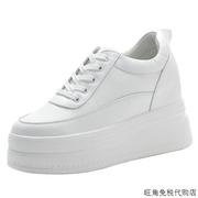 香港真皮小白，鞋内增高女鞋厚底松糕鞋2023显瘦休闲白色旅游鞋