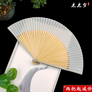 纯色真丝扇子折扇中国风灰色烤漆边竹扇和风夏季日用素面折叠扇子