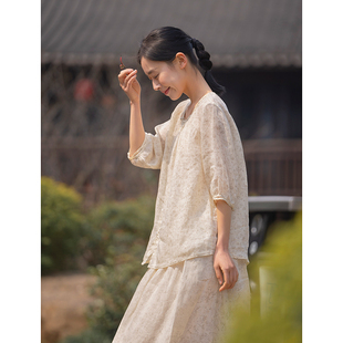 汀素 杏色苎麻文艺小衫春夏新款圆领烧花宽松中袖复古上衣