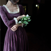 秋冬季紫色丝绒方领长裙女高腰法式复古宫廷风赫本风高级感连衣裙