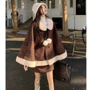 大码女装2024冬季新年红格子英伦风毛呢斗篷短外套+a字半裙两件套