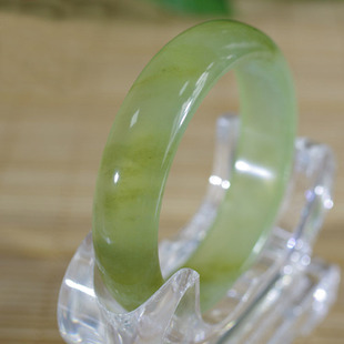 天然a货岫玉玉镯手镯，扁条冰料岫玉镯子玉，冰种莹光绿手镯饰品