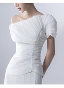 白色御姐气质通勤套装女2024年褶皱单肩上衣+压褶裙裤两件套