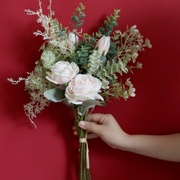 仿真玫瑰花手捧绢花塑料假花花束拍照道具客厅餐桌装饰花艺摆件
