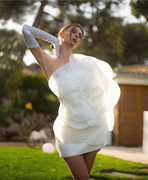 澳洲小众设计感斜肩抹胸裙2024春新甜美优雅立体花瓣高级感小礼服