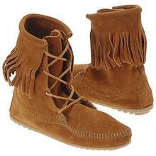 冲冠特价！正品minnetonka2010秋女鞋 流苏靴 皮鞋 短靴豆豆底 ！