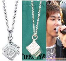 TVXQ Yunho con los modelos establecidos TIFFANY Tiffany caja colgante en forma de collar romano rayas