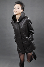 <span class=H>2010</span>热销真<span class=H>皮</span> 女中长款 新西兰<span class=H>绵羊</span><span class=H>皮</span> 带水貂毛帽 海宁<span class=H>皮</span>衣