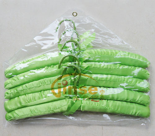 全场特价!浅绿色包布衣架(绸缎)，加塑料保护套挂钩（一套5个）