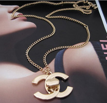 Chanel Chanel 2010 nueva bolsa hebilla Europa collar de oro K oro chapado blanco no se desvanece