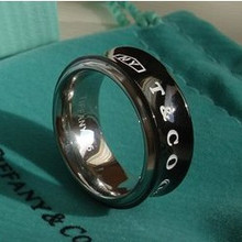 Tiffany & Co anillos de la joyería comercial de titanio negro anillos de Super A de calidad comercial