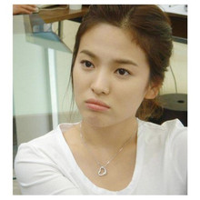 Song Hye Kyo completa TIFFANY SMS Angela Chase en enero, un collar suave estrella coreana de los corazones