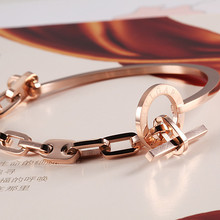 2011 Nueva pulsera de titanio Bvlgari Bvlgari Rose regalos K chapado en oro brazalete de acero de San Valentín