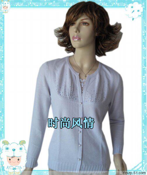 产自鄂尔多斯羊绒衫<em>女式</em>羊绒衫<em>毛衣</em>黑色圆领女