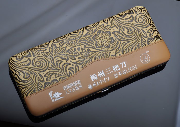 天藝牌揚州修腳刀刀包套套古典菊花紋搭扣可裝10把在類目 家庭/個人清潔工具, 個人洗護清潔用具, 指甲刀/指甲鉗, 其它中 - 來自Buy2taobao.com提供專業的淘寶代購服務