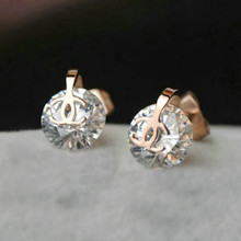 Hong famoso pequeño lujo verdadero mandamás de titanio de acero plateado cristal de oro pendientes de Rose K