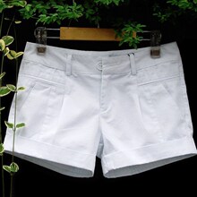 2010夏秋季女装新款韩版白色黑色修身显瘦时尚卷边翻边短裤子热裤