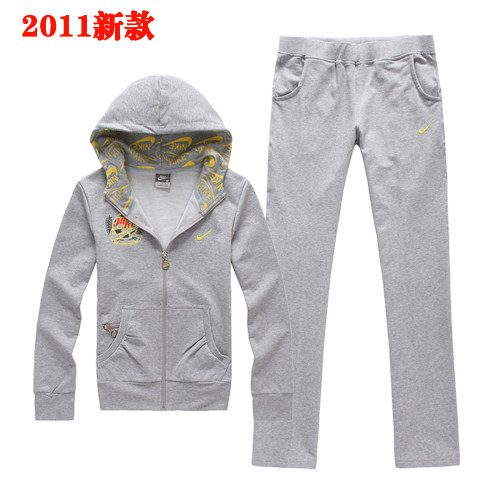 秋装2011新款<span class=H>促销</span>运动服 882612C  女款运动套装 灰色
