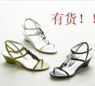 奶茶代言09新款达芙妮 舒适坡跟 凉鞋 093030001白093030015黑