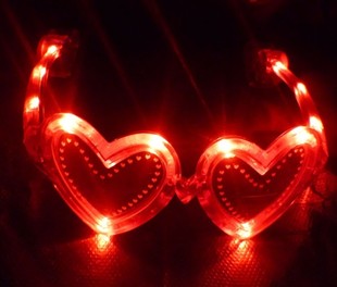 Heart-shaped distribution model glow glasses wholesale glitter glasses glow t-shirt shop sale