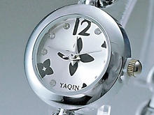 Señora flor de moda reloj pulsera reloj pulsera nuevo 2011 trébol de cuatro hojas en el final del disco [59931]