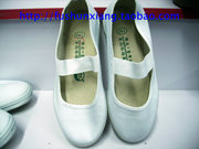 青岛环球国途女鞋，松紧带休闲低帮浅口学生帆布鞋白色白鞋