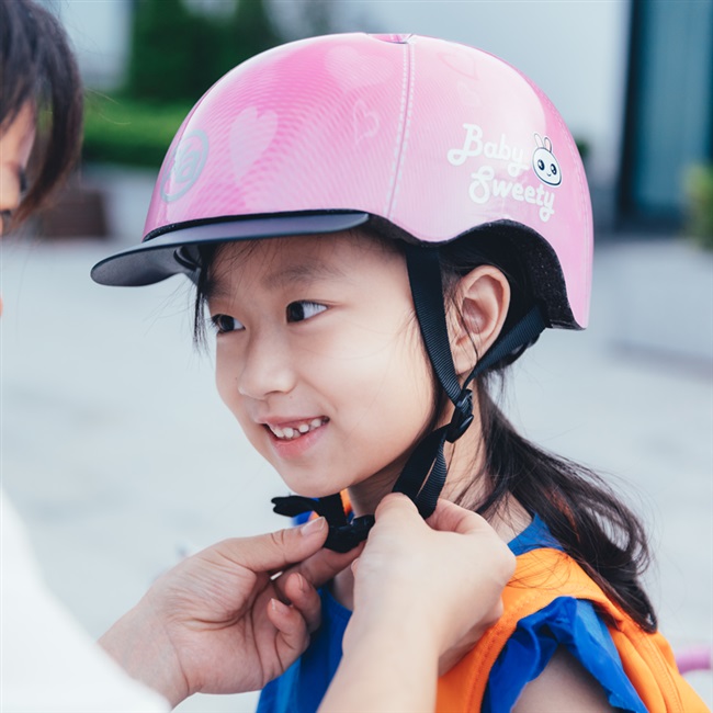 男女生溜冰安全帽儿童电动车自行车头盔小孩可爱半盔滑轮运动