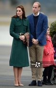 凯特王妃同款羊毛呢，外套2024秋冬装女名媛，新潮款墨绿色中长大衣