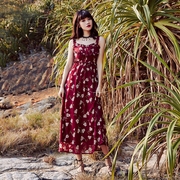 奈良红色连衣裙女夏季雪纺碎花吊带裙长裙复古法式a字裙子沙滩裙