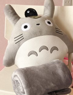 宫崎骏可爱龙猫抱枕靠垫毯子两用卡通抱枕毯空调毯珊瑚绒盖毯