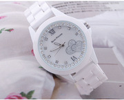 白色陶瓷手表女流沙腕表，简约气质潮流时尚女式中学生防水夜光