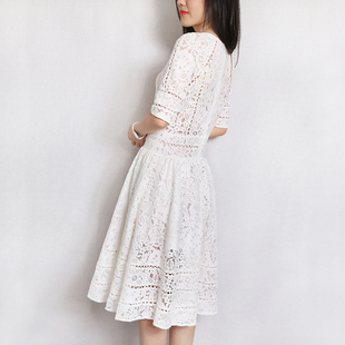 凯特王妃同款白色蕾丝连衣裙，女夏季中长款镂空中袖圆领修身大摆裙