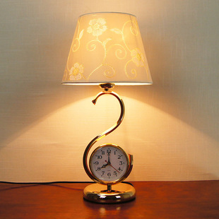 欧式书房钟表小台灯现代简约美式北欧温馨创意，婚庆卧室床头柜台灯