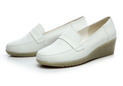 南丁格尔护士鞋白色真皮坡跟牛筋底防滑单鞋休闲妈妈美容师工作鞋
