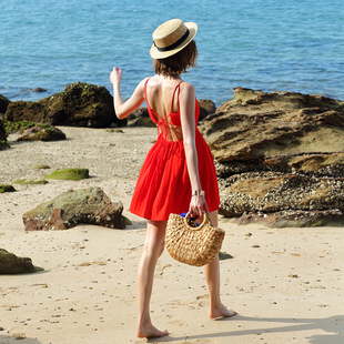 夏季度假女装红色吊带小短裙，露背雪纺连衣裙，巴厘岛海边沙滩裙