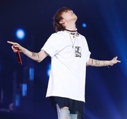Bigbang权志龙太阳演唱会同款黑白2色前后图案情侣短袖T恤